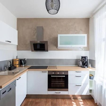2 Bedrooms Apt Near Wenceslas Sq Prague Exterior photo